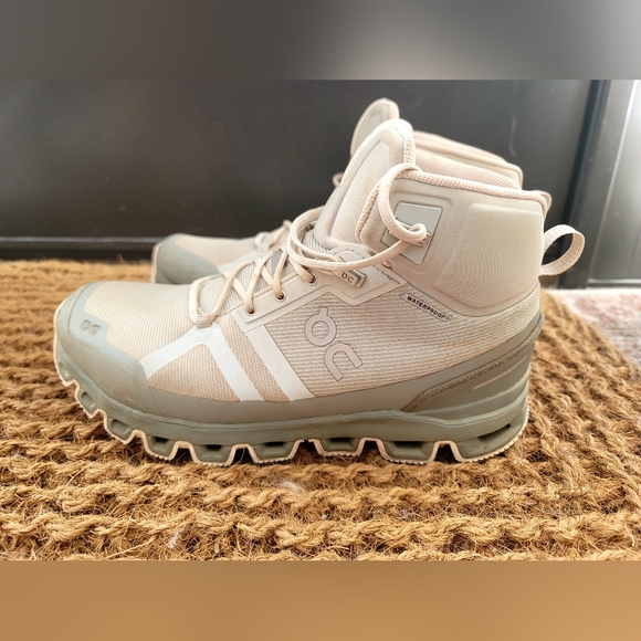 *SOLD* On cloudrock women's hiking boots size 9 - Picture 9 of 9